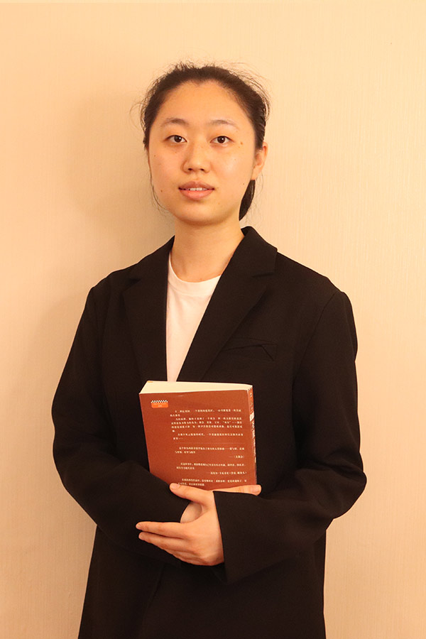 米脂梁艺 本科学历，优秀班主任