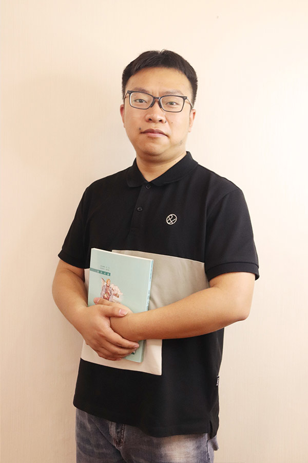 米脂杨斌 本科学历，毕业于西安航空学院